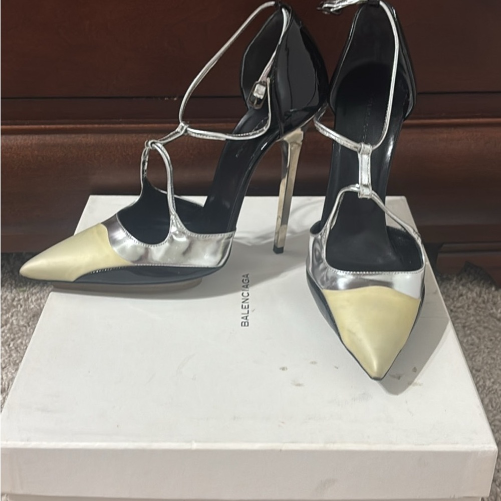 Balenciaga Women's Silver and Cream Heels